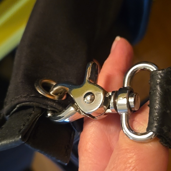 Gun Tote'n Mama - Black Leather Conceal Adj. Strap Bag - Picture 12 of 12